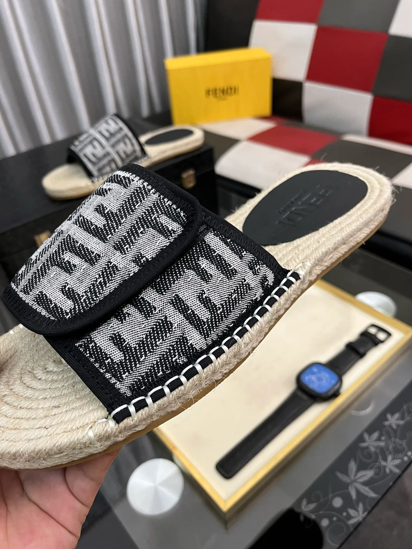 Men's shoes💰320⌚️⌚️[FENDI~Fendi slippers] High-end men's shoes brand official website 1:1 latest masterpiece: original mold customization, fabrics made of imported original materials, upgraded outsole, lighter, top quality in the market, simple and tasteful, a must-have for fashionistas, fashion is at your feet, full of confidence, the same style at the counter👍The season of summer slippers is here. Yardage: 38-44. Can be customized45.46.47